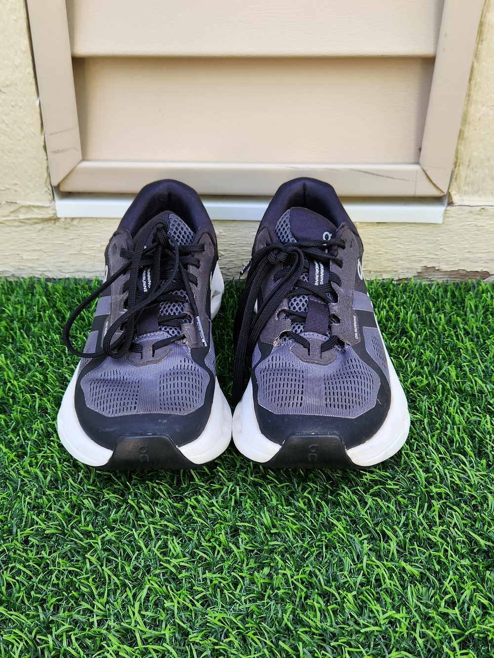 On Running Running Cloudswift Women's Running Shoes - Black/White SIZE 6 - Picture 2 of 6